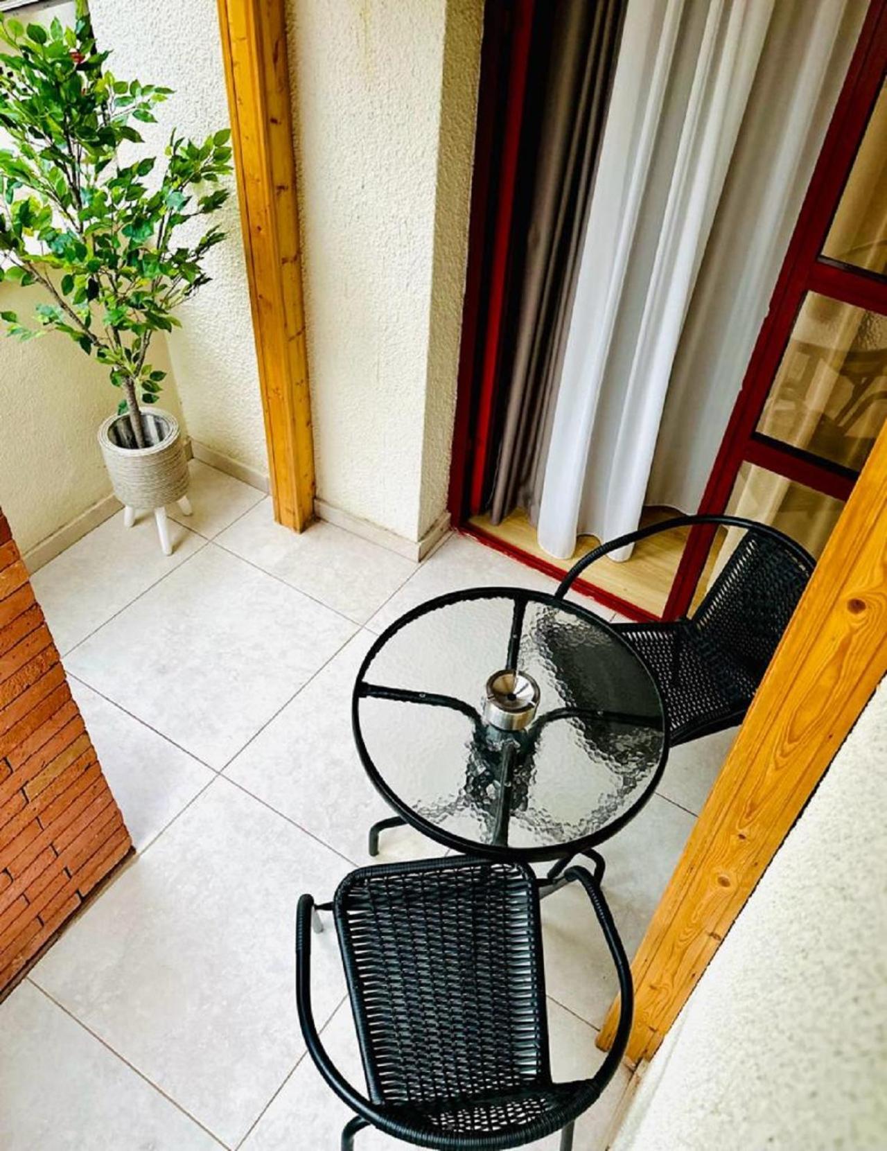 Hotel Well Inn Тбилиси Экстерьер фото