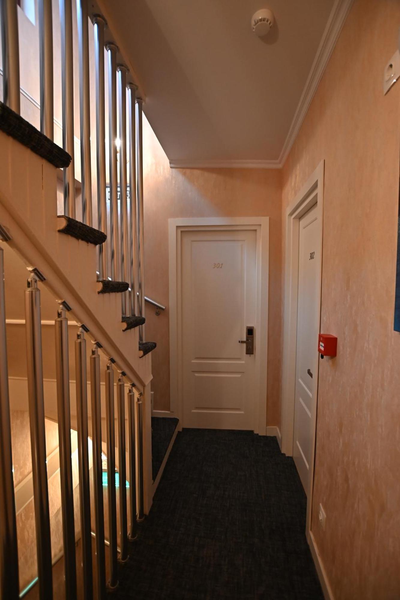 Hotel Well Inn Тбилиси Экстерьер фото
