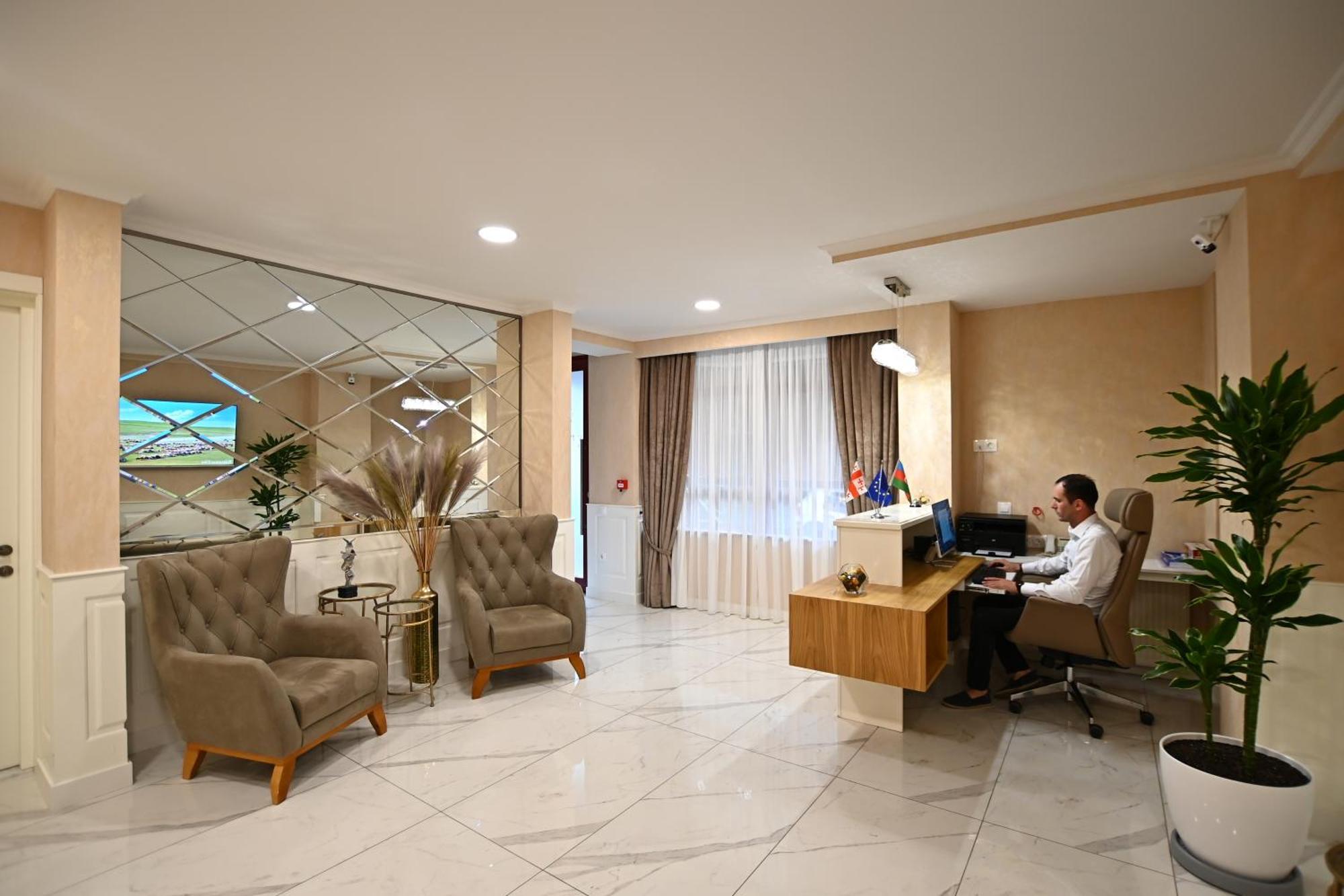 Hotel Well Inn Тбилиси Экстерьер фото