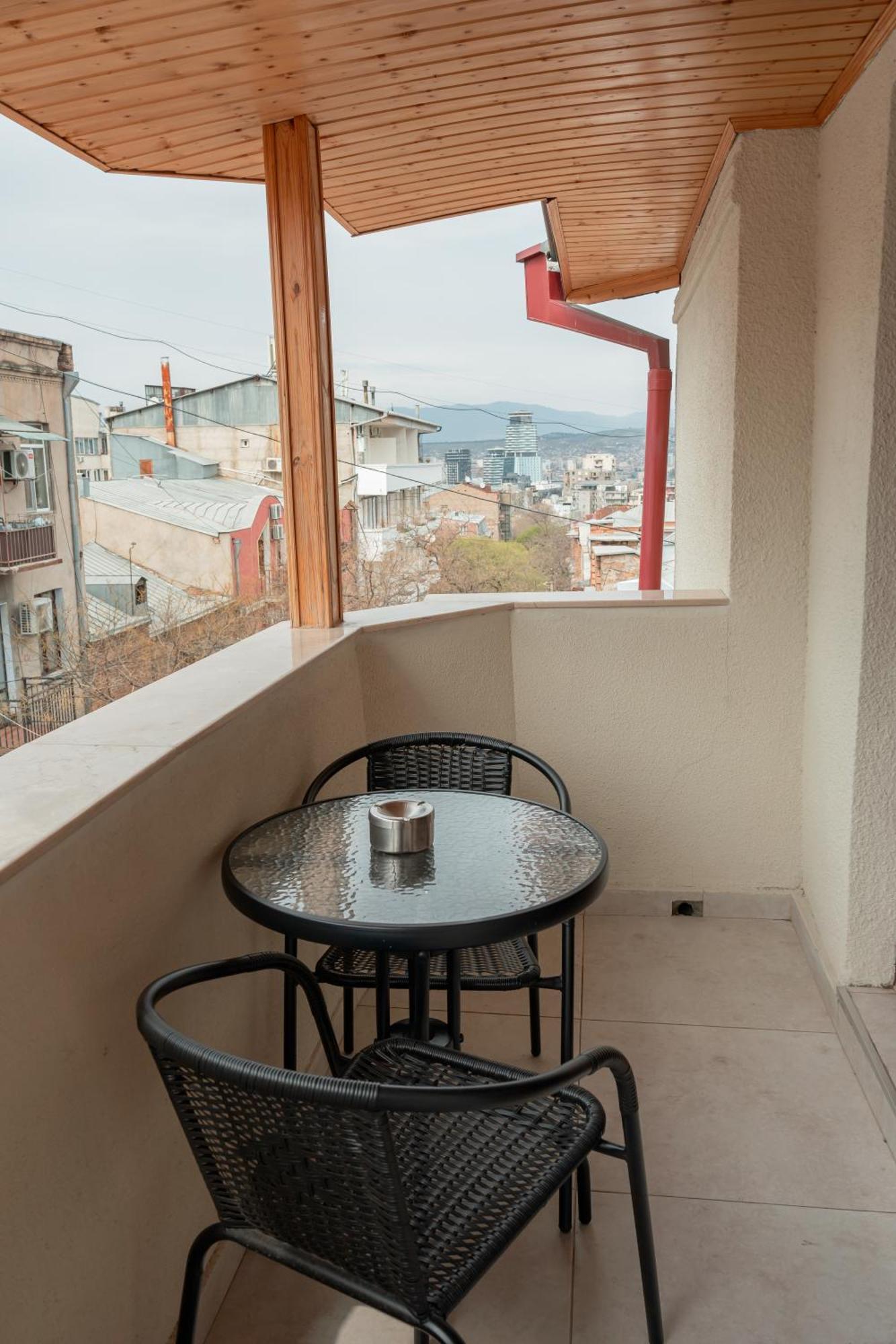 Hotel Well Inn Тбилиси Экстерьер фото