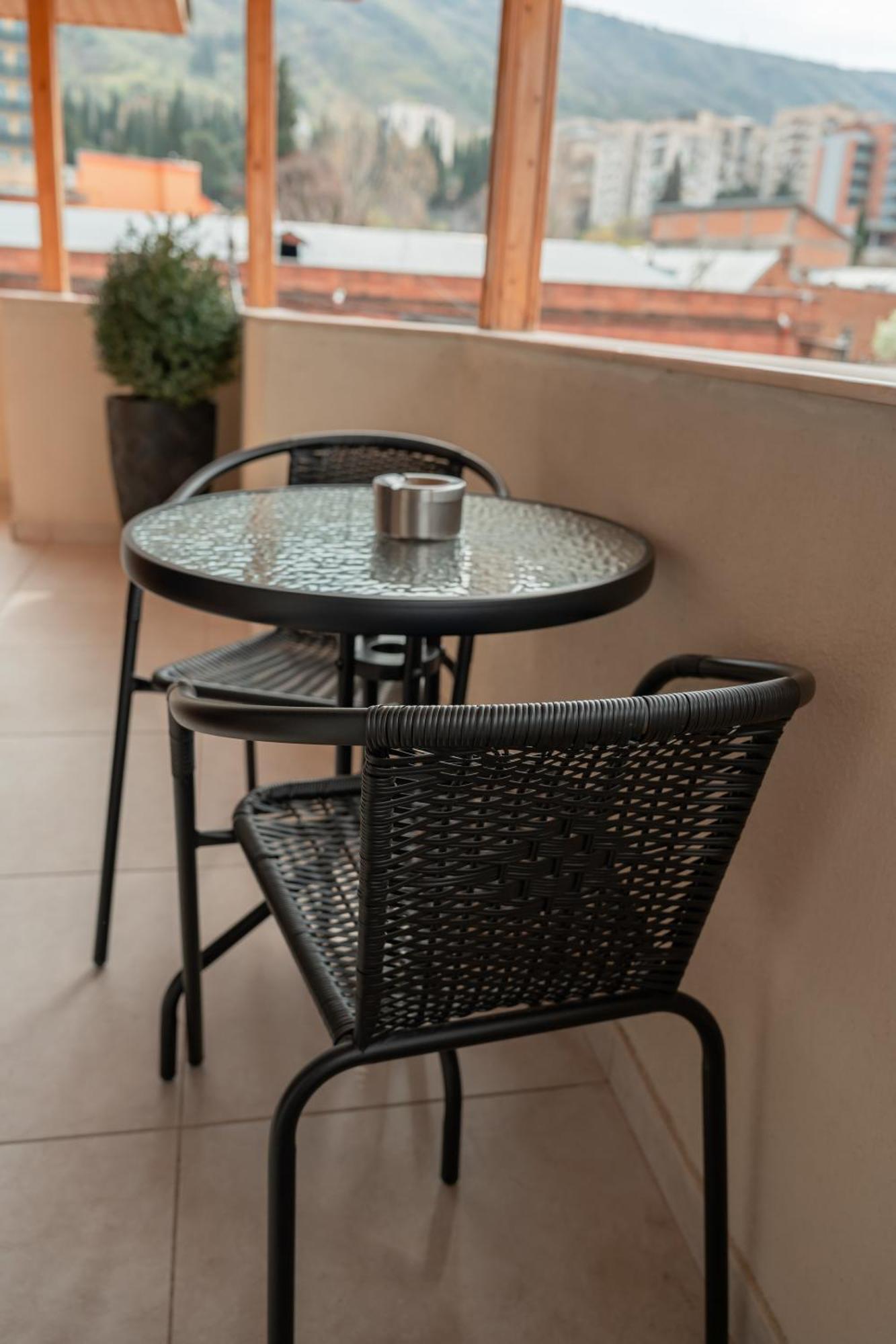 Hotel Well Inn Тбилиси Экстерьер фото